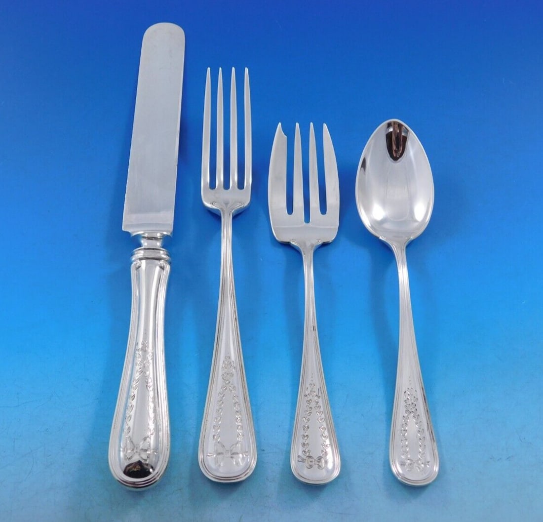 Watson Commonwealth Engraved Sterling Silver Flatware Set 32 pcs: Watson Commonwealth Engraved Sterling Silver Flatware Set 32 pcs Presenting the exquisite Commonwealth Engraved Sterling Silver Flatware Set by Watson, crafted between 1900 and 1940. This stunning 32-