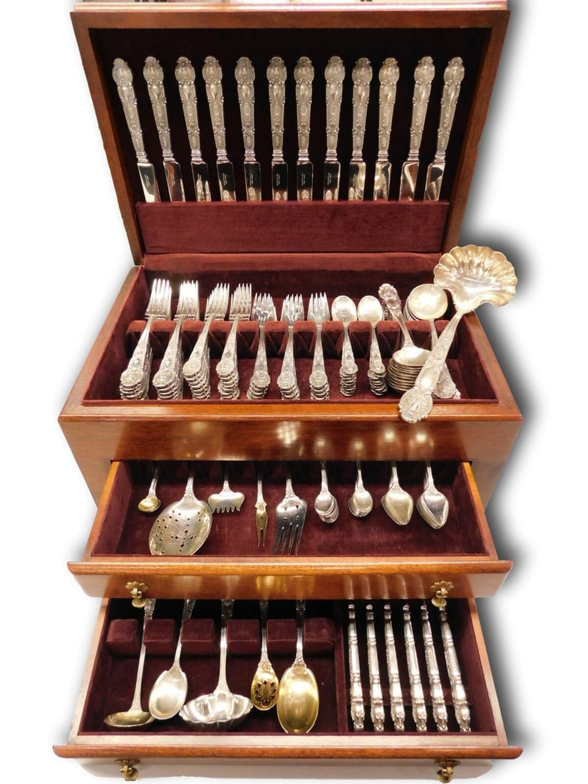 Tiffany & Co Renaissance Sterling Silver Flatware Set 156 pcs Herbst Estate: Tiffany & Co Renaissance Sterling Silver Flatware Set 156 pcs Herbst Estate Discover the elegance of the Renaissance by Tiffany & Co. sterling silver flatware set, featuring an impressive collection o