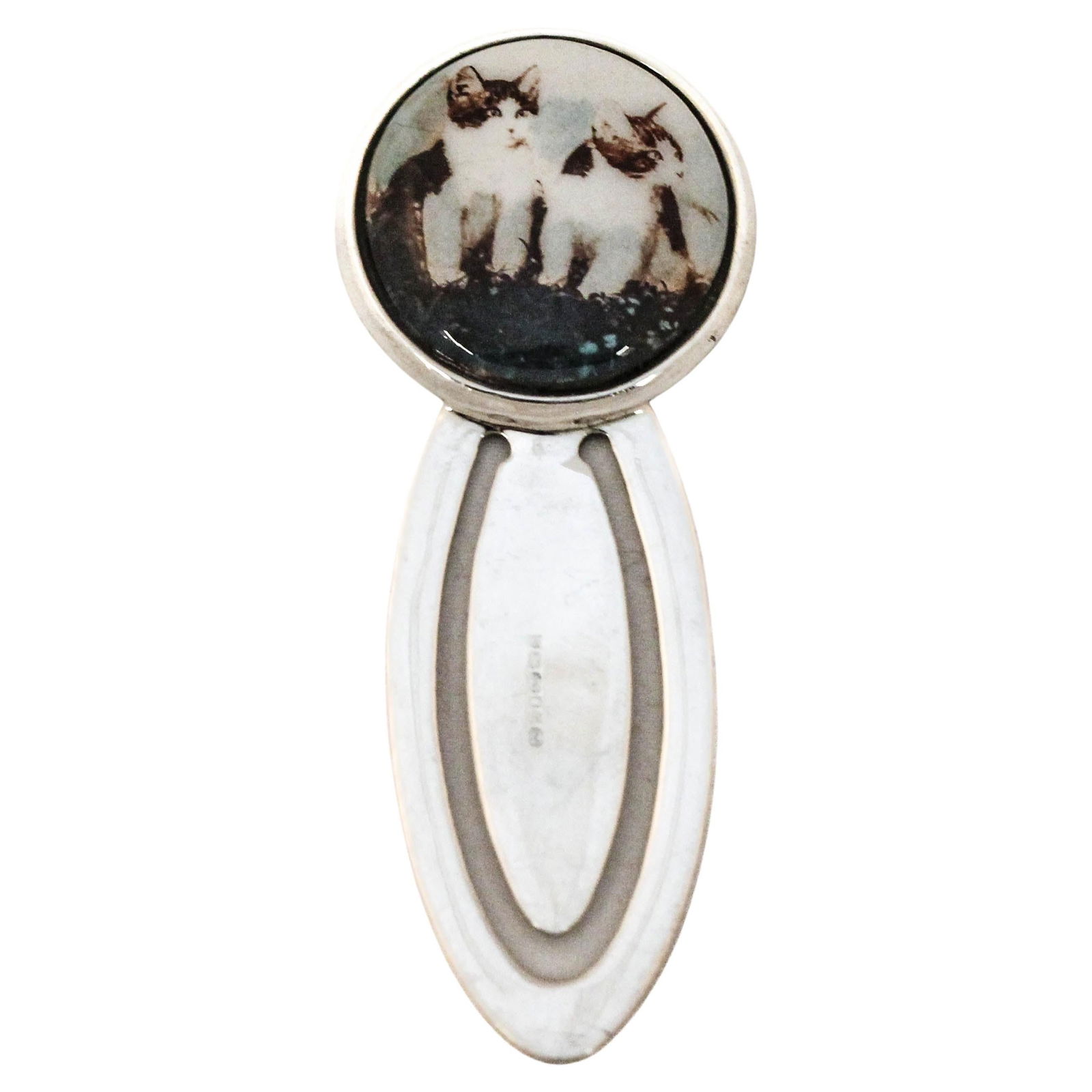 Sterling Silver Enamel Cat Bookmark for Cat Lovers: Sterling Silver Enamel Cat Bookmark for Cat Lovers This charming sterling silver bookmark features two adorable cats on an enamel top, perfect for any cat lover. With dimensions of 3 inches in height,