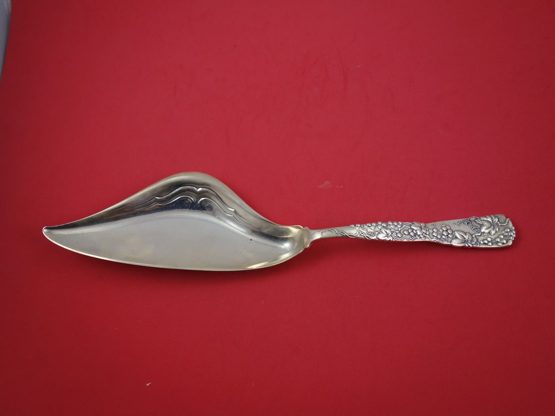 Tiffany & Co. Vine Sterling Silver Crumber 13.5" Grapevine Design: Tiffany & Co. Vine Sterling Silver Crumber 13.5" Grapevine Design Discover the elegance of the Vine by Tiffany Sterling Silver Crumber, measuring 13 1/2". This exquisite piece features a wave design o