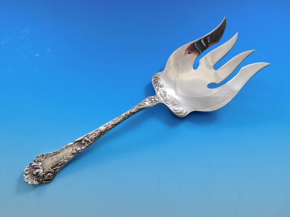 Gorham Poppy Sterling Silver Fish Serving Fork 7 5/8 Vintage: Gorham Poppy Sterling Silver Fish Serving Fork 7 5/8 Vintage This exquisite small fish serving fork is crafted from high-quality sterling silver and features the elegant 'Poppy' pattern by Gorham. Mea
