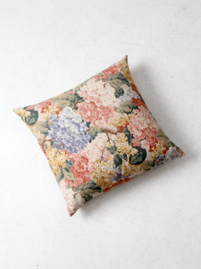 Charming Vintage Cottage Floral Throw Pillow 21x20 Inch: Charming Vintage Cottage Floral Throw Pillow 21x20 Inch Enhance your home decor with this delightful vintage throw pillow featuring a charming cottage floral print on the front. The reverse side is cr