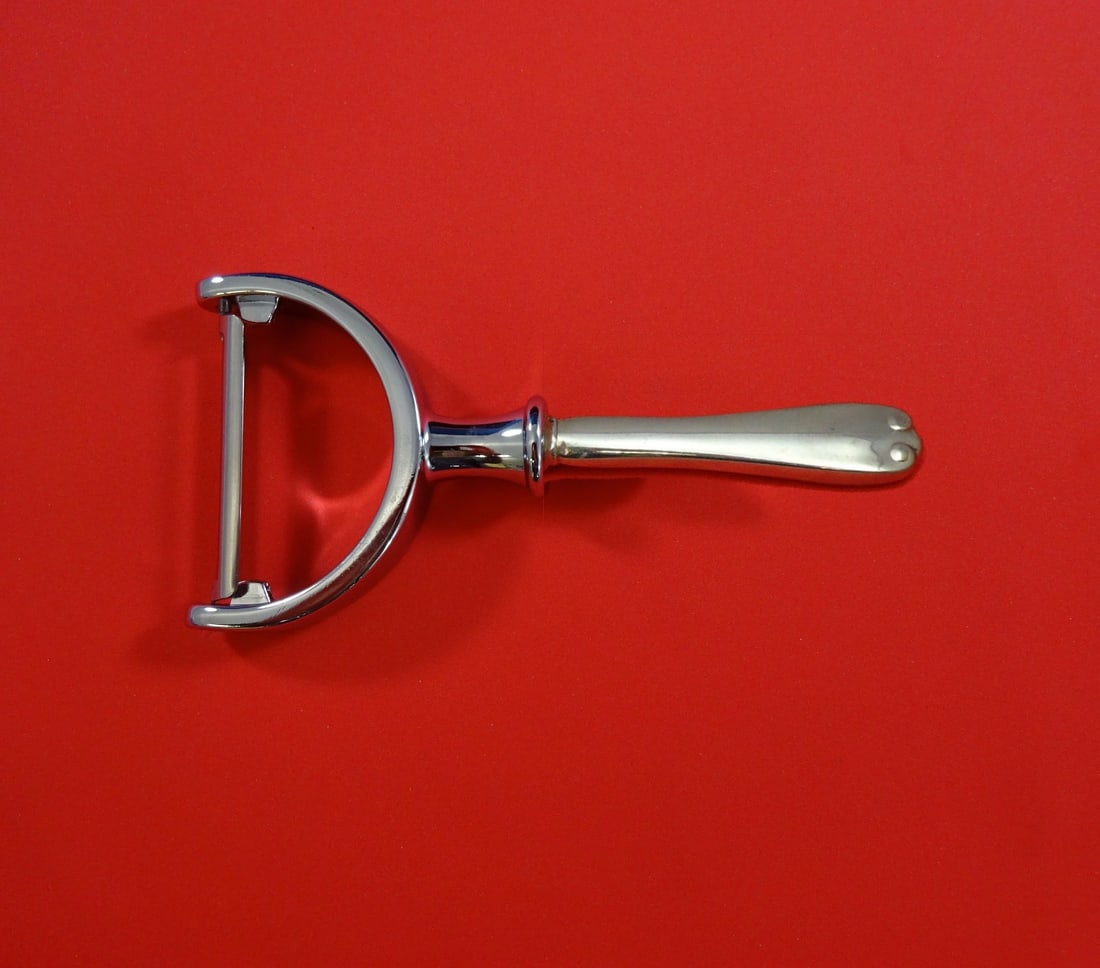 Tiffany & Co. Flemish Sterling Silver Vegetable Peeler Custom Made 6": Tiffany & Co. Flemish Sterling Silver Vegetable Peeler Custom Made 6" This exquisite 6" vegetable peeler is crafted in sterling silver by Tiffany & Co. It features a hollow handle in the elegant Flemi
