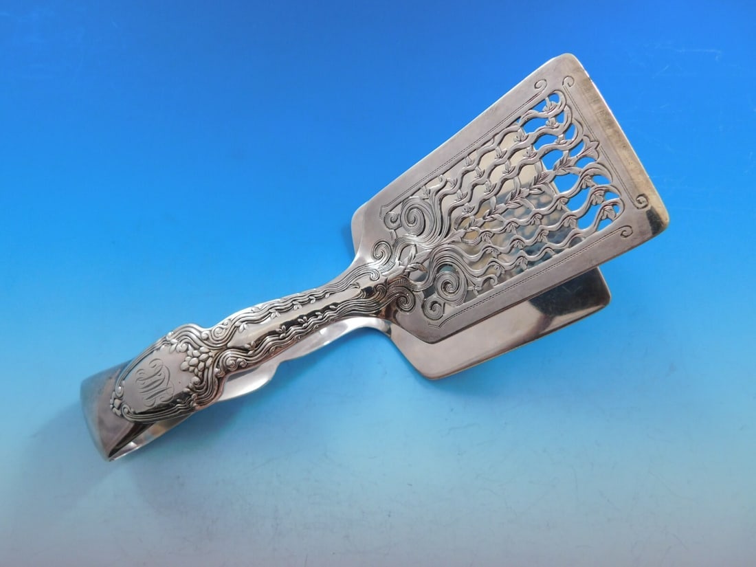 Tiffany & Co. Broom Corn Sterling Silver Asparagus Tongs 7 3/8 Rare: Tiffany & Co. Broom Corn Sterling Silver Asparagus Tongs 7 3/8 Rare Elevate your dining experience with these exquisite asparagus serving tongs from Tiffany & Co., crafted in the iconic Broom Corn pat