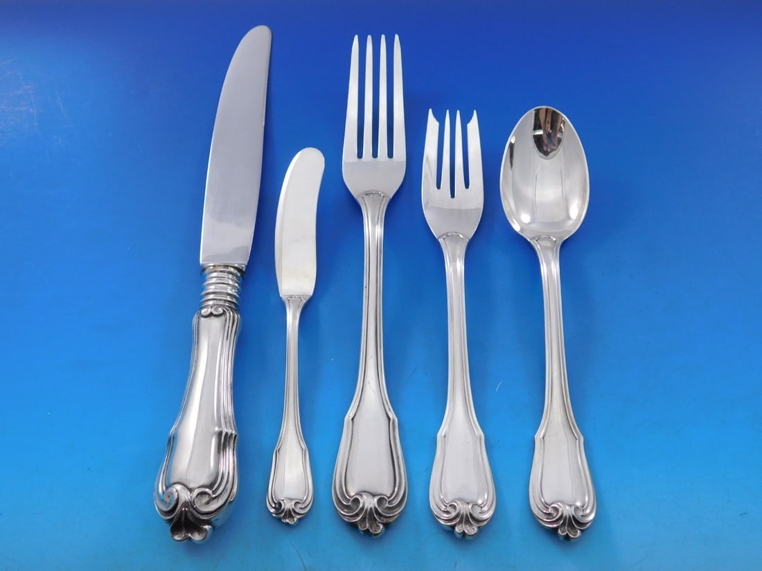 Borgia Buccellati Sterling Silver 35-Piece Flatware Set with Storage Chest: Borgia Buccellati Sterling Silver 35-Piece Flatware Set with Storage Chest Discover the elegance of the Borgia flatware set by Buccellati, crafted from high-quality sterling silver. This remarkable 35