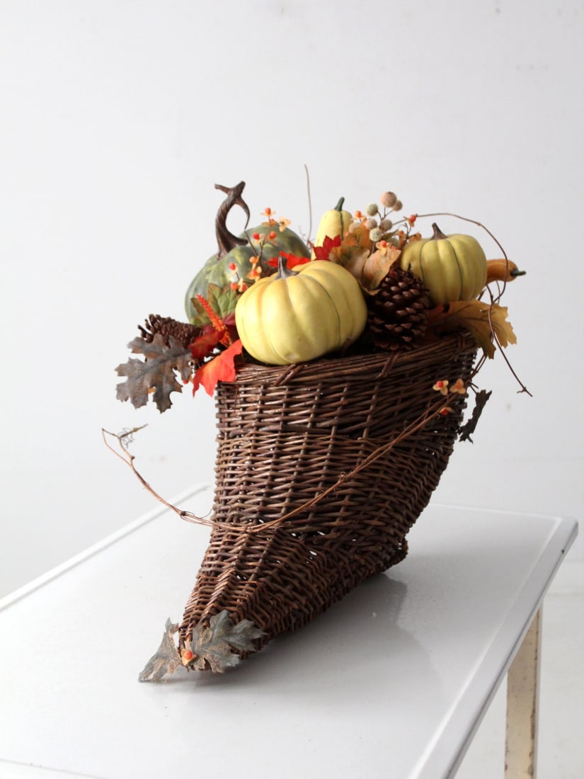 Charming Vintage Wicker Cornucopia Centerpiece 28x20x17: Charming Vintage Wicker Cornucopia Centerpiece 28x20x17 Enhance your autumn decor with this charming vintage wicker cornucopia centerpiece. This delightful piece is beautifully filled with faux gourds