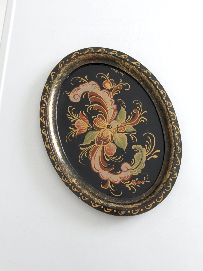 Vintage Paul Ness Hand Painted Norwegian Rosemaling Wood Tray: Vintage Paul Ness Hand Painted Norwegian Rosemaling Wood Tray This vintage hand-painted wood tray, crafted by artist Paul Ness, showcases a beautiful Norwegian rosemaling design. The intricate artwork