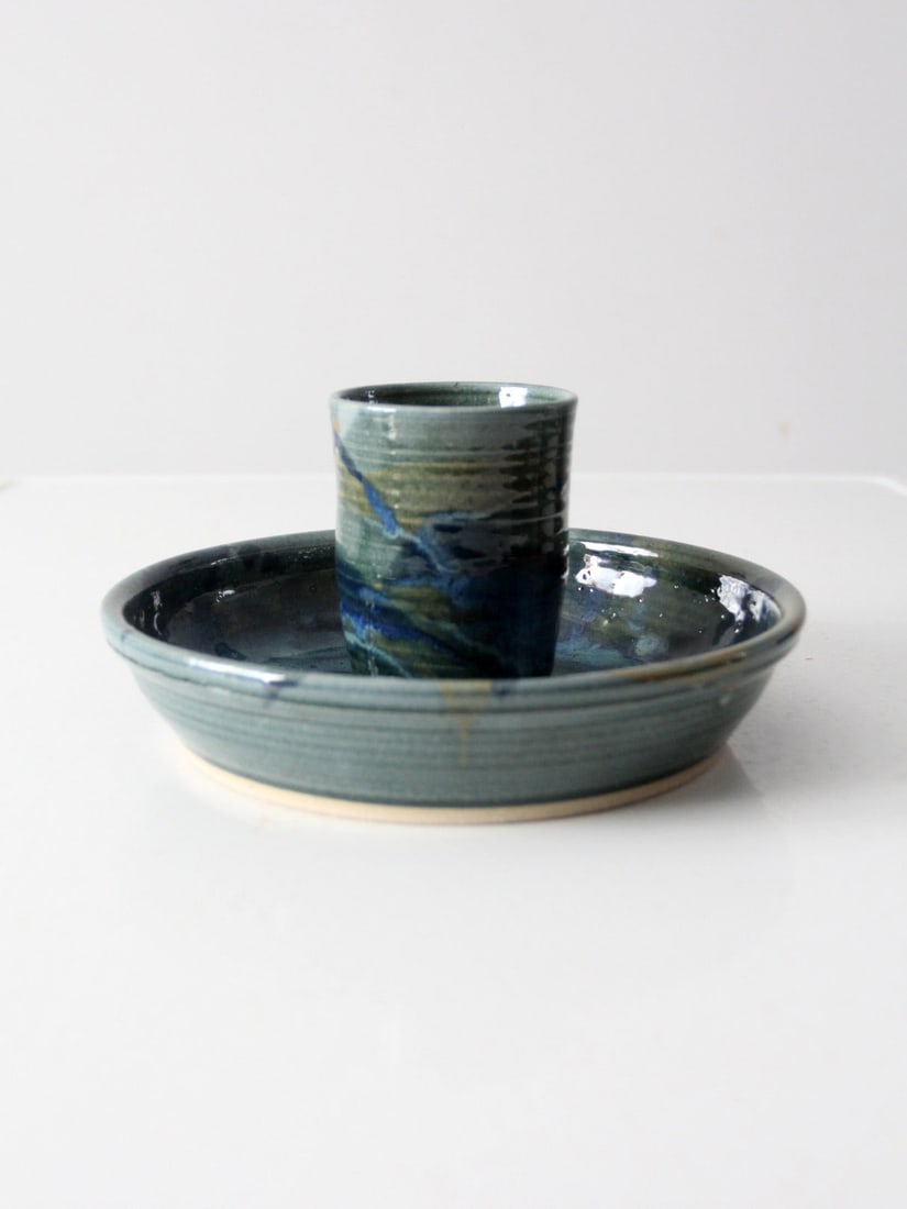 Vintage Handmade Studio Pottery Chicken Roaster Unique Glaze Signed: Vintage Handmade Studio Pottery Chicken Roaster Unique Glaze Signed This vintage handmade studio pottery chicken roaster is designed with a tall center for upright roasting and a shallow dish to colle