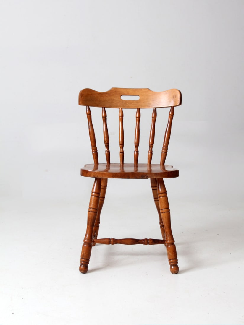 Vintage Pub Style Solid Wood Spindle Back Chair: Vintage Pub Style Solid Wood Spindle Back Chair Discover this charming vintage spindle back dining chair, designed in a classic pub style. Crafted from solid wood, it features elegant turned splay leg
