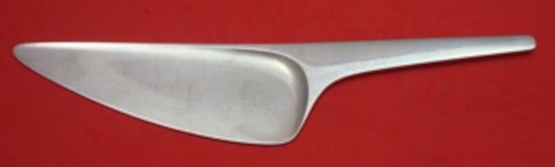 Georg Jensen Caravel Sterling Silver Fish Server 10 3/8 Inch: Georg Jensen Caravel Sterling Silver Fish Server 10 3/8 Inch Introducing the exquisite Caravel fish server by Georg Jensen, crafted from high-quality sterling silver (.925). This stunning serving piec