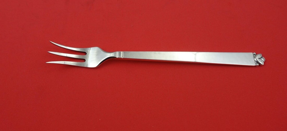 Old Newbury Crafters ONC Oak Leaf Sterling Silver Pickle Fork 6 3/8": Old Newbury Crafters ONC Oak Leaf Sterling Silver Pickle Fork 6 3/8" This exquisite Oak Leaf pickle fork from Old Newbury Crafters (ONC) showcases the elegance of sterling silver craftsmanship. Measur