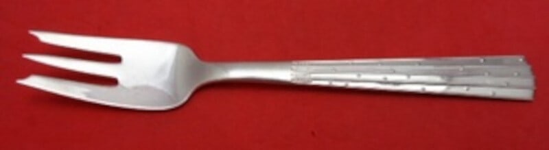 Orla Vagn Mogensen Champagne Sterling Silver 3-Tine Salad Fork 5.5": Orla Vagn Mogensen Champagne Sterling Silver 3-Tine Salad Fork 5.5" This exquisite 3-tine salad fork, designed by renowned Danish silversmith Orla Vagn Mogensen, showcases the elegant Champagne patter