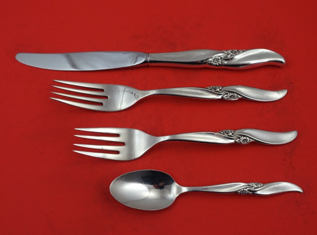 Northumbria Lake Louise Sterling Silver 4-Piece Place Setting: Northumbria Lake Louise Sterling Silver 4-Piece Place Setting Enhance your dining experience with this elegant Lake Louise 4-piece place setting by Northumbria. Crafted from high-quality sterling silv