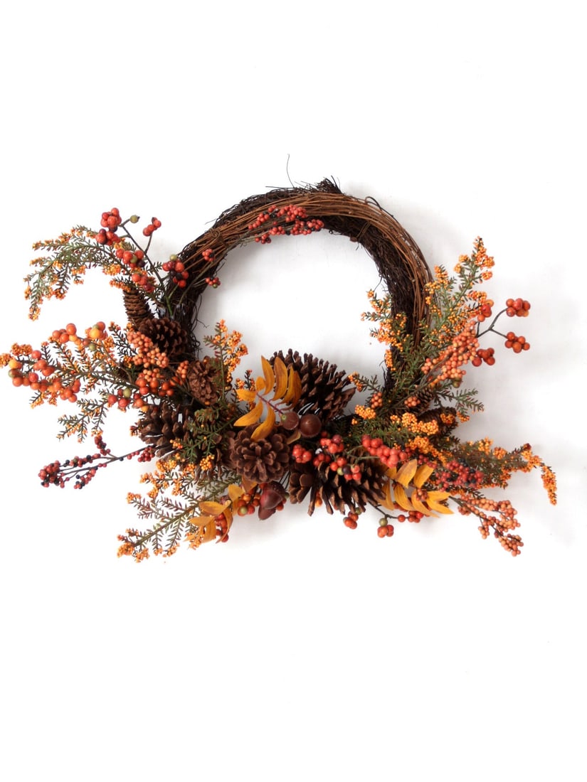 Charming Vintage Autumn Wreath with Faux Flowers and Pinecones: Charming Vintage Autumn Wreath with Faux Flowers and Pinecones Enhance your home decor with this charming vintage autumn wreath, designed to capture the warmth and beauty of the season. Crafted with a