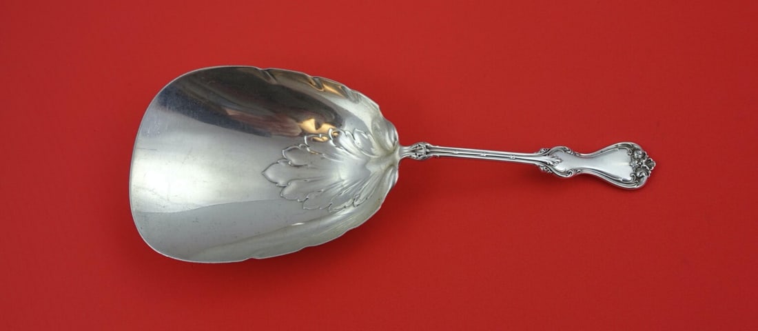 Whiting Duke of York Sterling Silver Cracker Scoop 8": Whiting Duke of York Sterling Silver Cracker Scoop 8" This exquisite 8" cracker scoop is crafted from high-quality sterling silver and features the elegant Duke of York pattern by Whiting. With its re