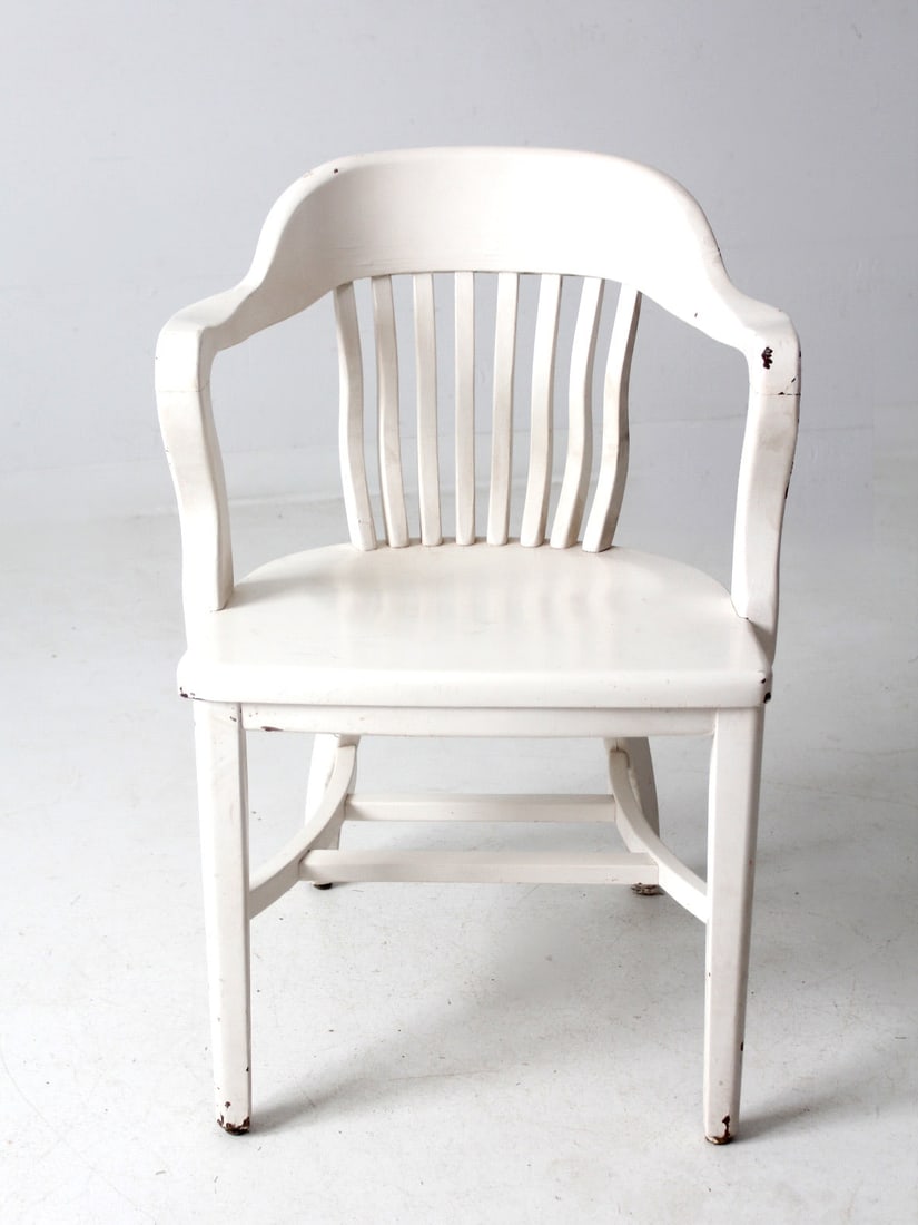 Vintage Arts & Crafts Style Wooden Library Chair: Vintage Arts & Crafts Style Wooden Library Chair Add a touch of vintage charm to your home with this beautifully crafted Arts & Crafts style library chair. This classic wooden bankers chair features a