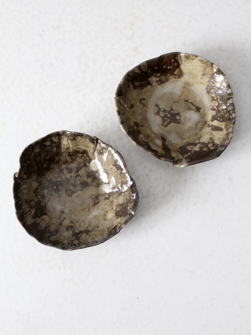 Handmade Vintage Pottery Dish Set of 2 Rustic Charm: Handmade Vintage Pottery Dish Set of 2 Rustic Charm Discover the charm of handcrafted artistry with this set of two vintage studio pottery dishes. Each plate showcases unique organic, freeform edges a