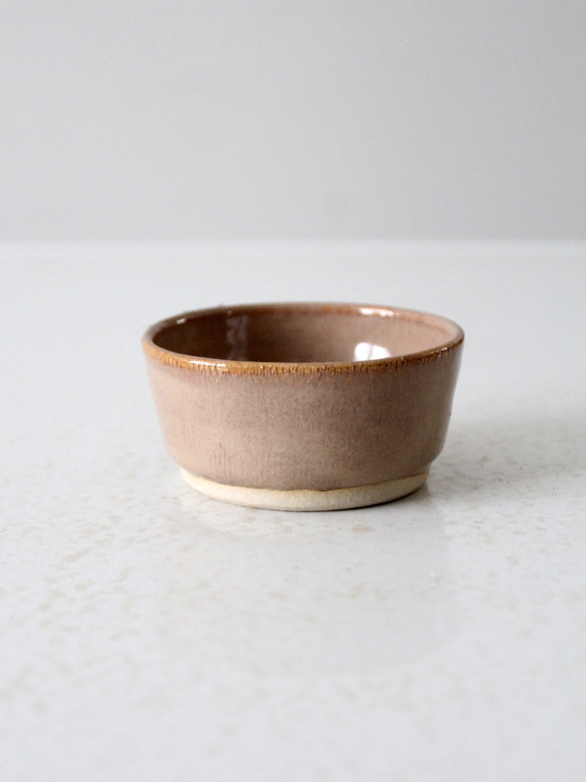 Signed Vintage Handmade Pottery Bowl with Brownish Pink Glaze: Signed Vintage Handmade Pottery Bowl with Brownish Pink Glaze This vintage studio pottery bowl showcases the unique craftsmanship of its creator, featuring a soft brownish pink glaze that enhances its