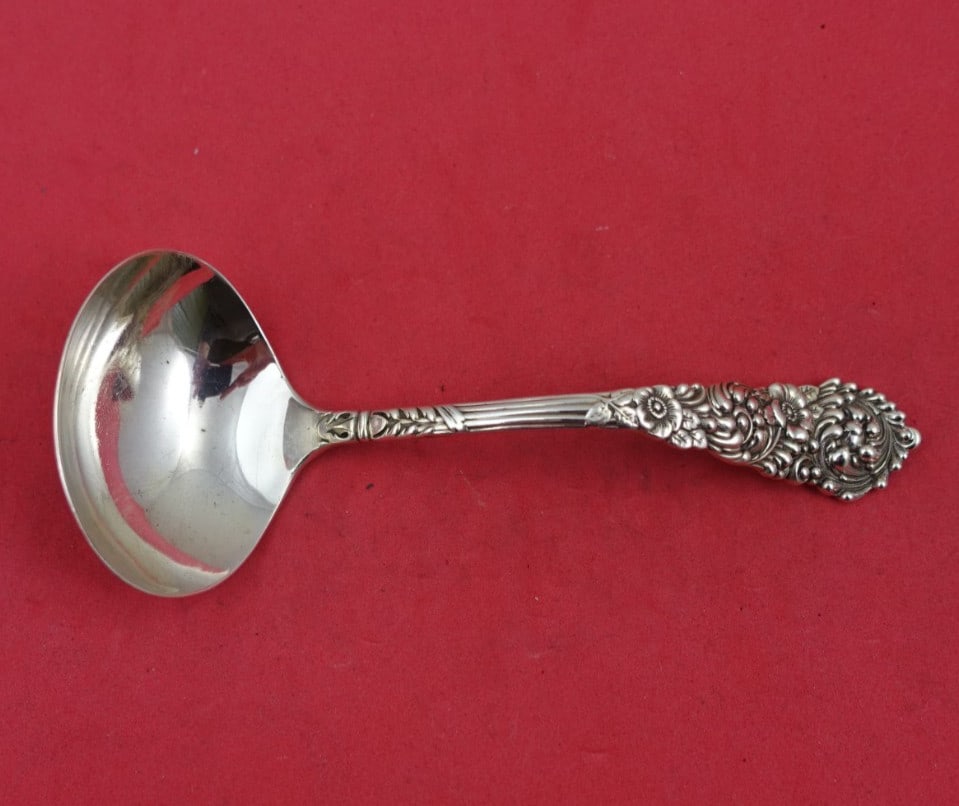 Reed and Barton Trajan Sterling Silver Gravy Ladle 7 Inch Antique: Reed and Barton Trajan Sterling Silver Gravy Ladle 7 Inch Antique This elegant gravy ladle features the Trajan pattern by Reed and Barton, renowned for its classic design and quality craftsmanship. Me