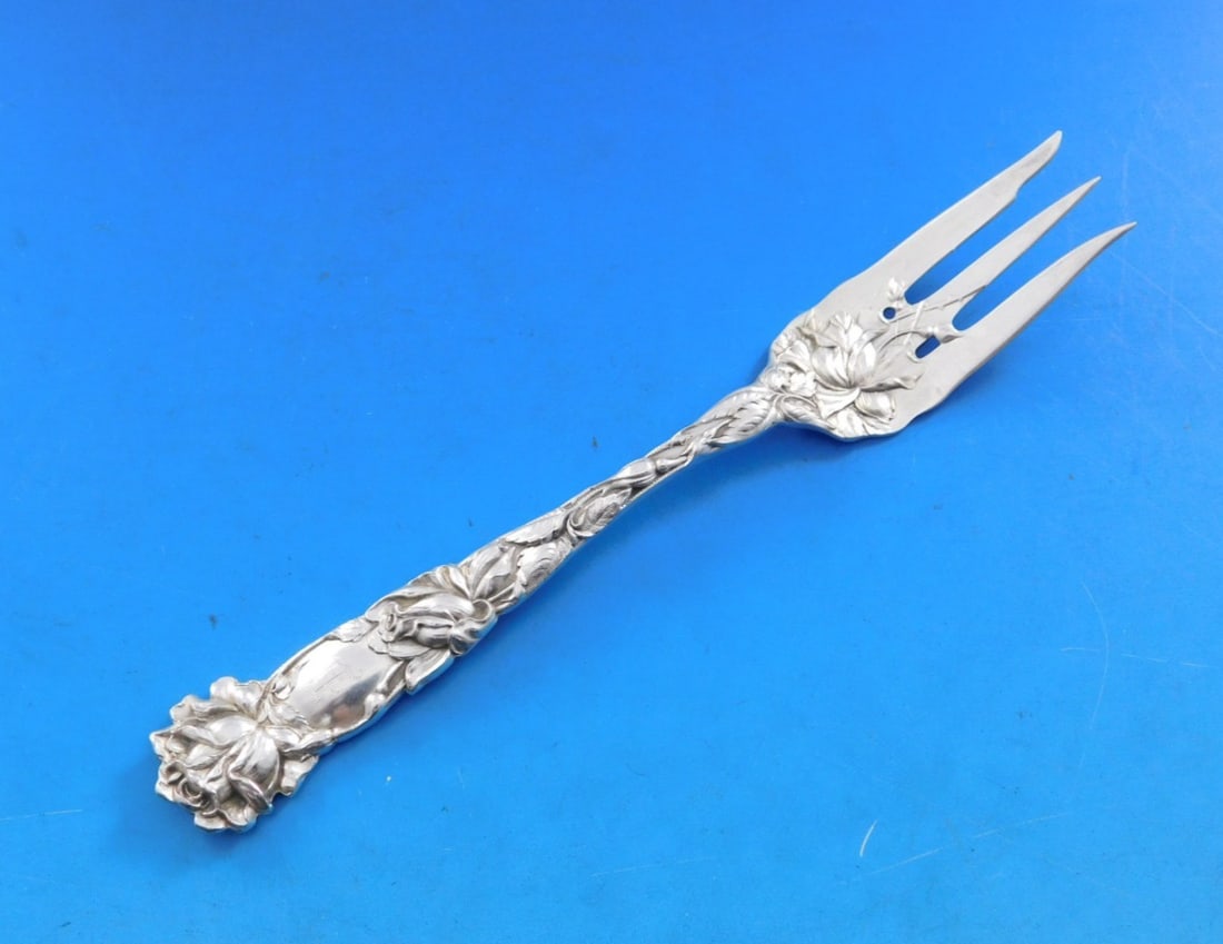 Sterling Silver 3-Tine Pastry Fork Bridal Rose Pattern by Alvin 5 7/8 Inch: Sterling Silver 3-Tine Pastry Fork Bridal Rose Pattern by Alvin 5 7/8 Inch This rare sterling silver pastry fork features a 3-tine design with an intricate floral motif above the tines in the Bridal R