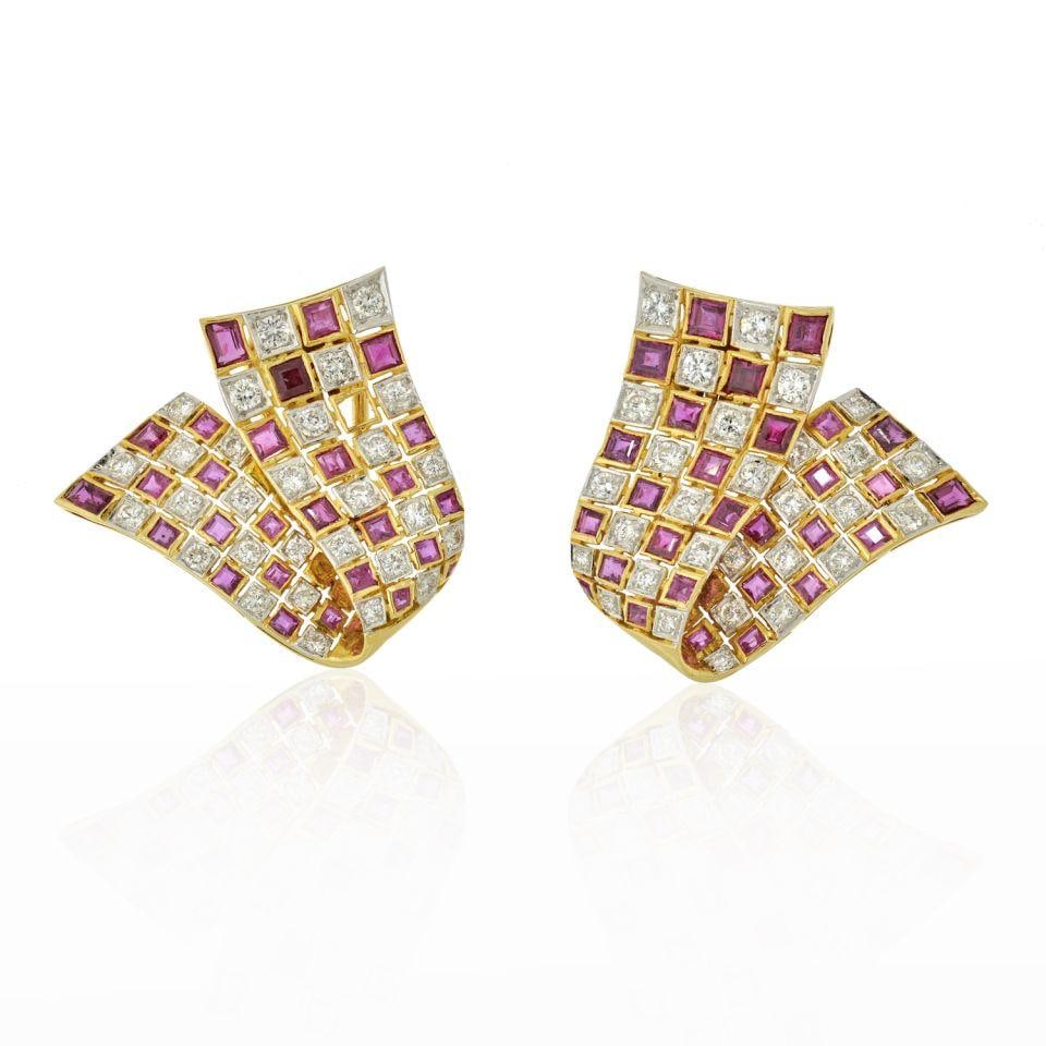 18K Yellow Gold 5 Ct Diamond Ruby Ribbon Earrings: 18K Yellow Gold 5 Ct Diamond Ruby Ribbon Earrings Elevate your jewelry collection with these exquisite 18K Yellow Gold Diamond and Ruby Folderover Ribbon Earrings. Crafted from luxurious 18K yellow go