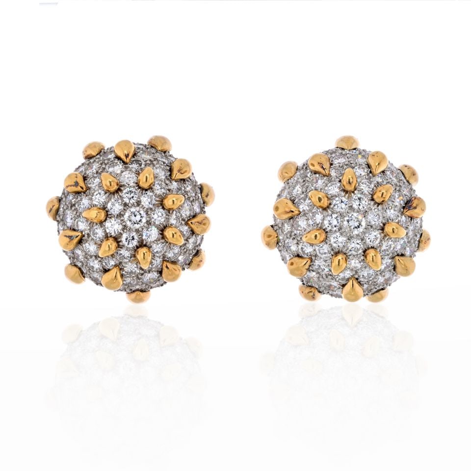 David Webb Diamond Dome Clip Earrings 16 Cts Platinum 18K Gold: David Webb Diamond Dome Clip Earrings 16 Cts Platinum 18K Gold Discover the elegance of these David Webb earrings, expertly crafted from a stunning combination of platinum and 18K yellow gold. Each cl