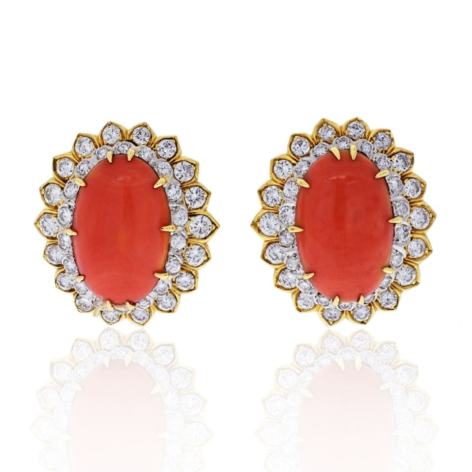 David Webb 1980s Coral Diamond Earrings Platinum 18K Gold: David Webb 1980s Coral Diamond Earrings Platinum 18K Gold Elevate your elegance with these stunning David Webb earrings, expertly crafted from a luxurious blend of platinum and 18K yellow gold. Featur