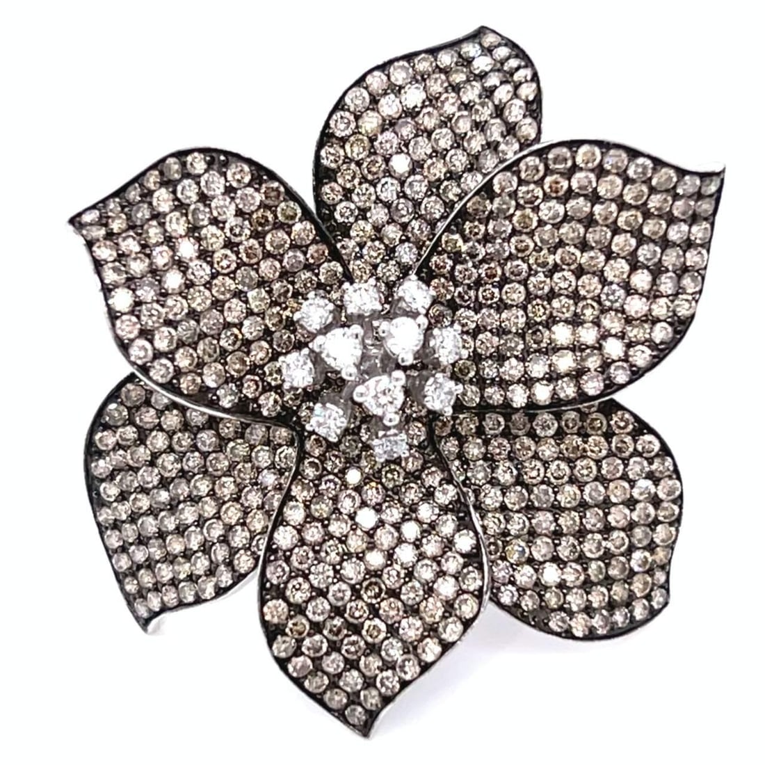Stunning 14K White Gold Flower Ring with 5.70 Ct Champagne Diamonds: Stunning 14K White Gold Flower Ring with 5.70 Ct Champagne Diamonds This exquisite 14K white gold flower ring showcases a stunning arrangement of champagne diamonds, totaling 5.70 Ct. The diamonds are