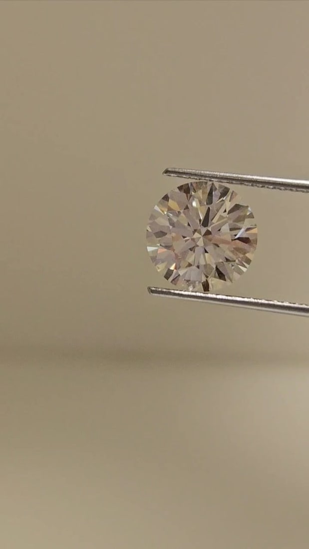 Loose Diamond - ROUND 2.12ct K VVS2: Loose Diamond - ROUND 2.12ct K VVS2 Source: Natural Shape: ROUND Carats: 2.12 Color: K Clarity: VVS2 Certification: GIA Video: