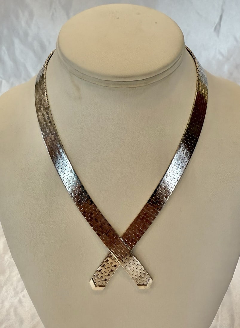 14K White Gold Adjustable Collar Necklace 64g Unbranded Paris Vintage: 14K White Gold Adjustable Collar Necklace 64g Unbranded Paris Vintage This exquisite 14K white gold necklace showcases exceptional craftsmanship and design. Weighing 64.00g, it features a stylish coll
