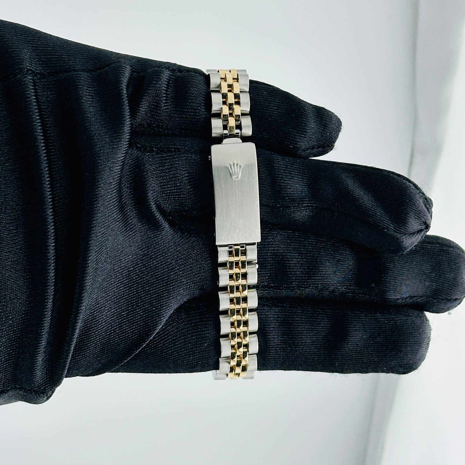 Ladies Datejust 79173 With Aftermarket Champagne Diamond Dial D Link Jubilee: Ladies Datejust 79173 With Aftermarket Champagne Diamond Dial D Link Jubilee This Rolex Datejust watch is designed for ladies and features an aftermarket champagne diamond dial. The bezel is set with