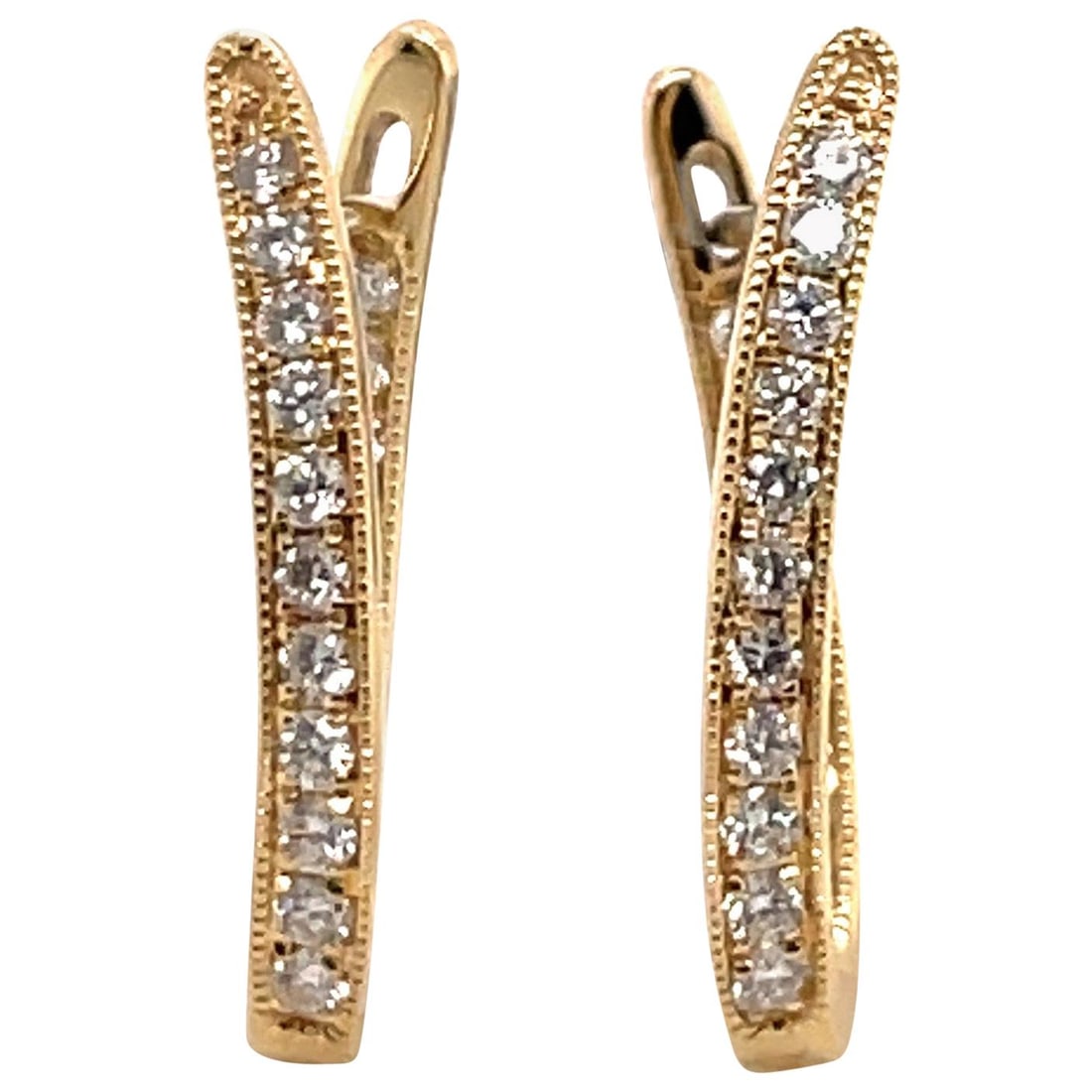 Harbor Diamonds 18K Yellow Gold Twist Hoop Earrings 0.61ct Diamonds: Harbor Diamonds 18K Yellow Gold Twist Hoop Earrings 0.61ct Diamonds These elegant Diamond Oval Shape Twist Hoop Earrings are crafted from luxurious 18K yellow gold. The contemporary design showcases 3