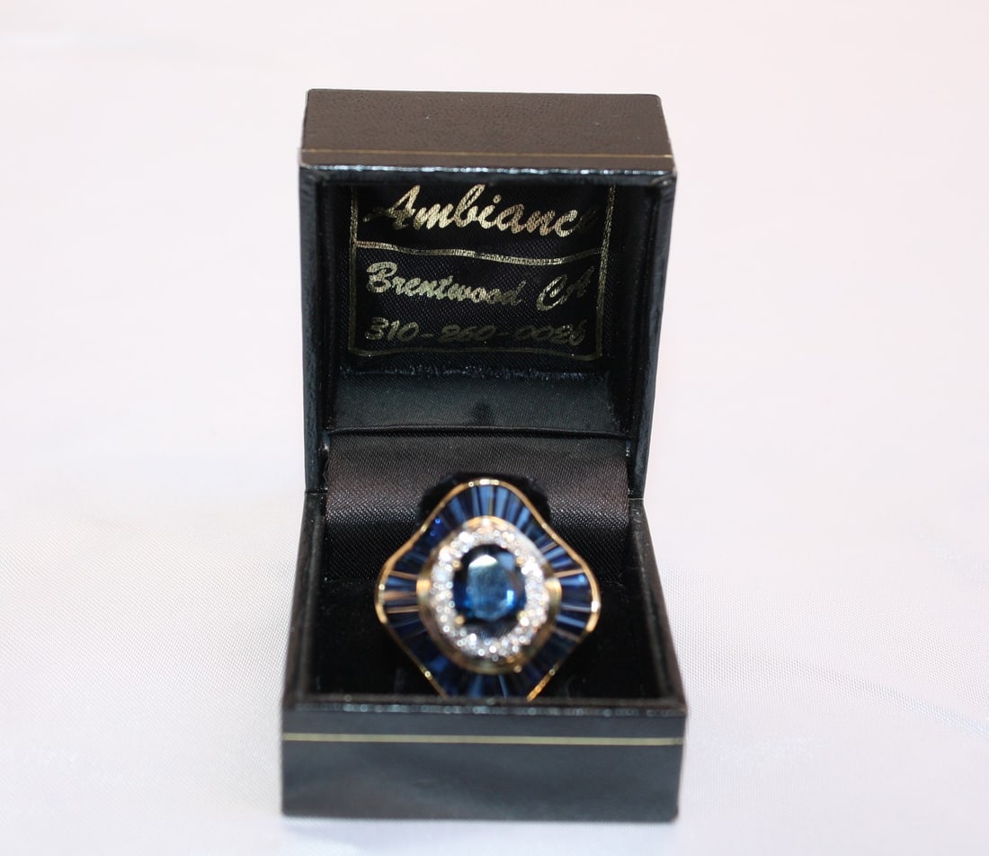 Exquisite French 18K Gold Sapphire Diamond Ring Size 8: Exquisite French 18K Gold Sapphire Diamond Ring Size 8 This exquisite French ring showcases a stunning 18K yellow gold design, featuring a central oval sapphire weighing 2.50 ct, complemented by 1.5 c