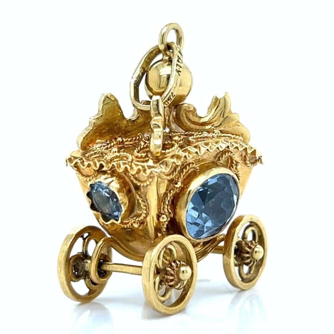 Elegant 18K Yellow Gold Carriage Pendant 1.5 x 1.0 x 0.5 Inches (1 of 3)