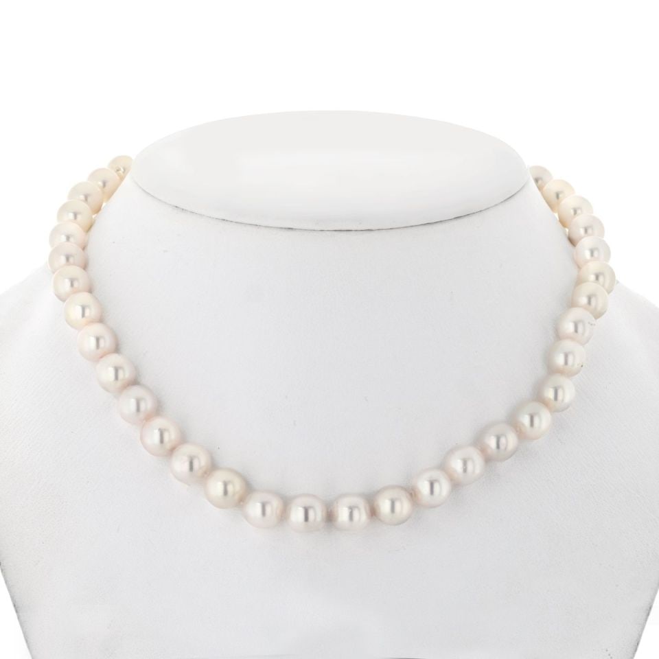 Elegant 14K Yellow Gold Necklace 39.9g Pre-Owned: Elegant 14K Yellow Gold Necklace 39.9g Pre-Owned This elegant necklace is crafted from 14K yellow gold, showcasing a beautiful design that enhances any outfit. Weighing 39.9 grams, this pre-owned piec