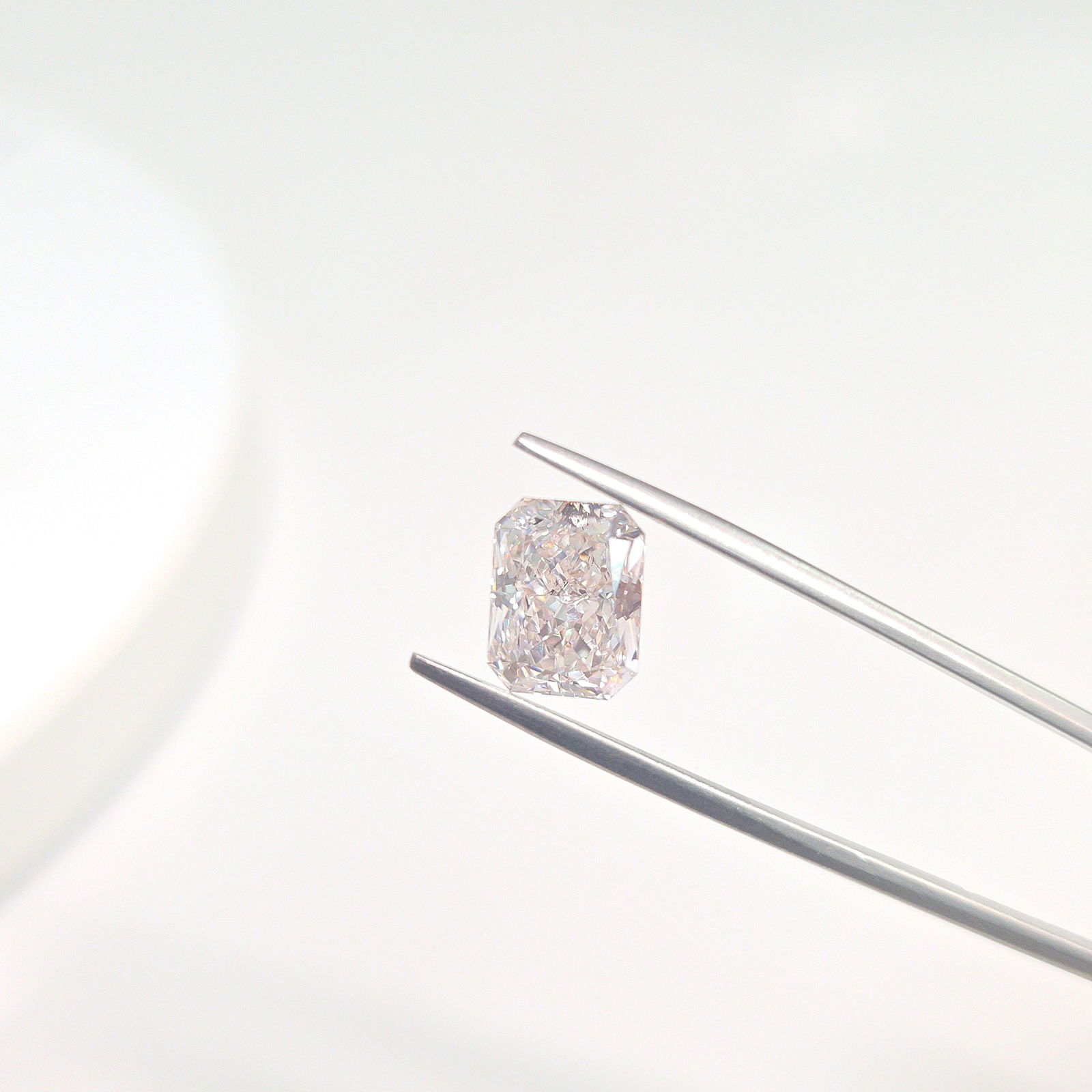 Loose Diamond - RADIANT 3.34ct Very Light Brown Pink VS1: Loose Diamond - RADIANT 3.34ct Very Light Brown Pink VS1 Source: This is a real non-mined Diamond that has been grown in a lab Shape: RADIANT Carats: 3.34 Color: Very Light Brown Pink Certification: I