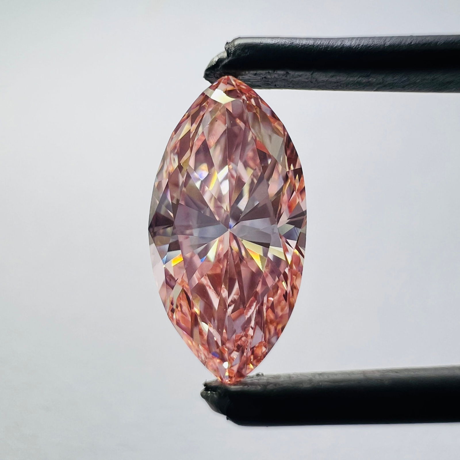 Loose Diamond - MARQUISE 1.5ct Pink VS1: Loose Diamond - MARQUISE 1.5ct Pink VS1 Source: This is a real non-mined Diamond that has been grown in a lab Shape: MARQUISE Carats: 1.5 Color: Pink Certification: NONE Video: