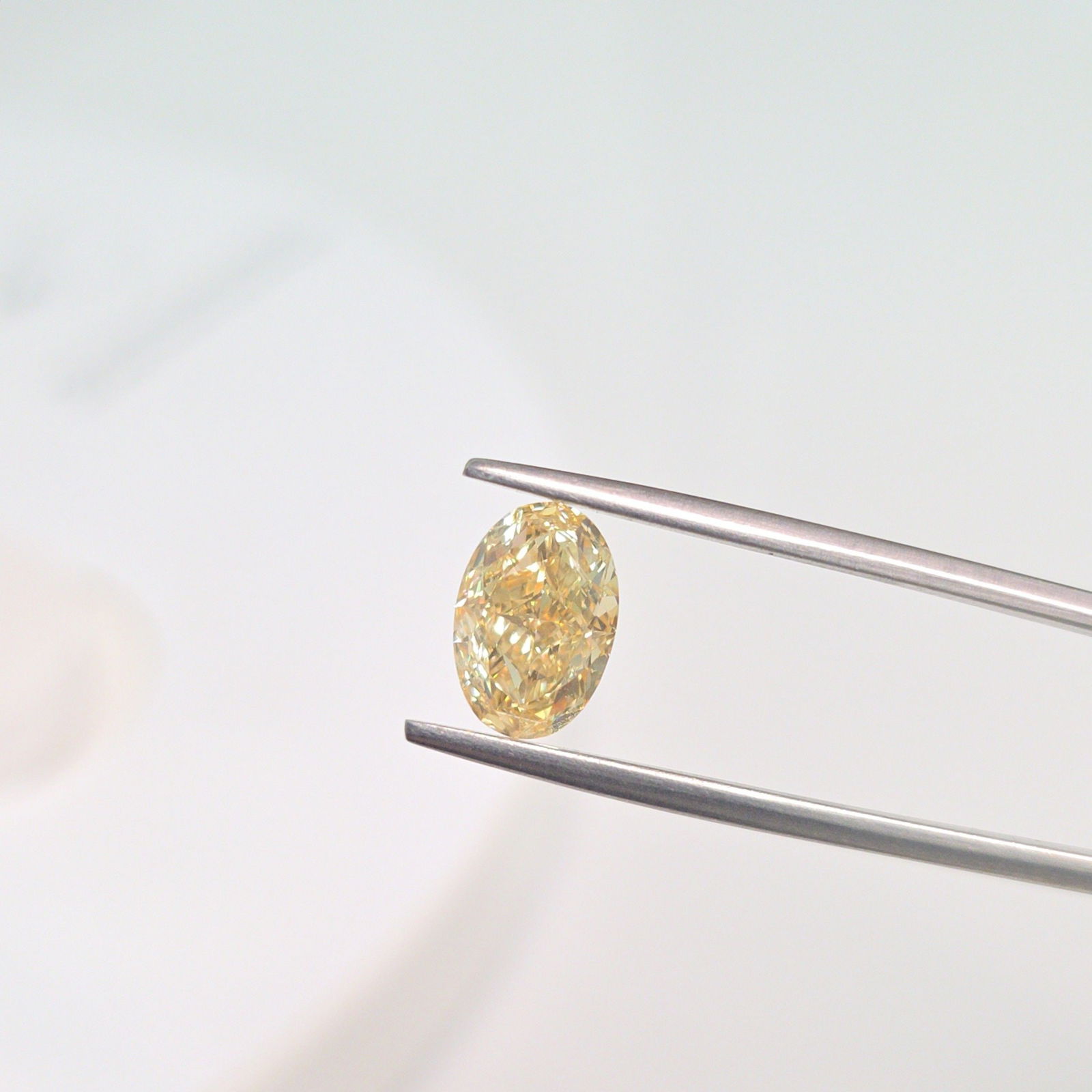 Loose Diamond - OVAL 2.02ct Fancy Yellow VS1: Loose Diamond - OVAL 2.02ct Fancy Yellow VS1 Source: This is a real non-mined Diamond that has been grown in a lab Shape: OVAL Carats: 2.02 Color: Fancy Yellow Certification: IGI Video: