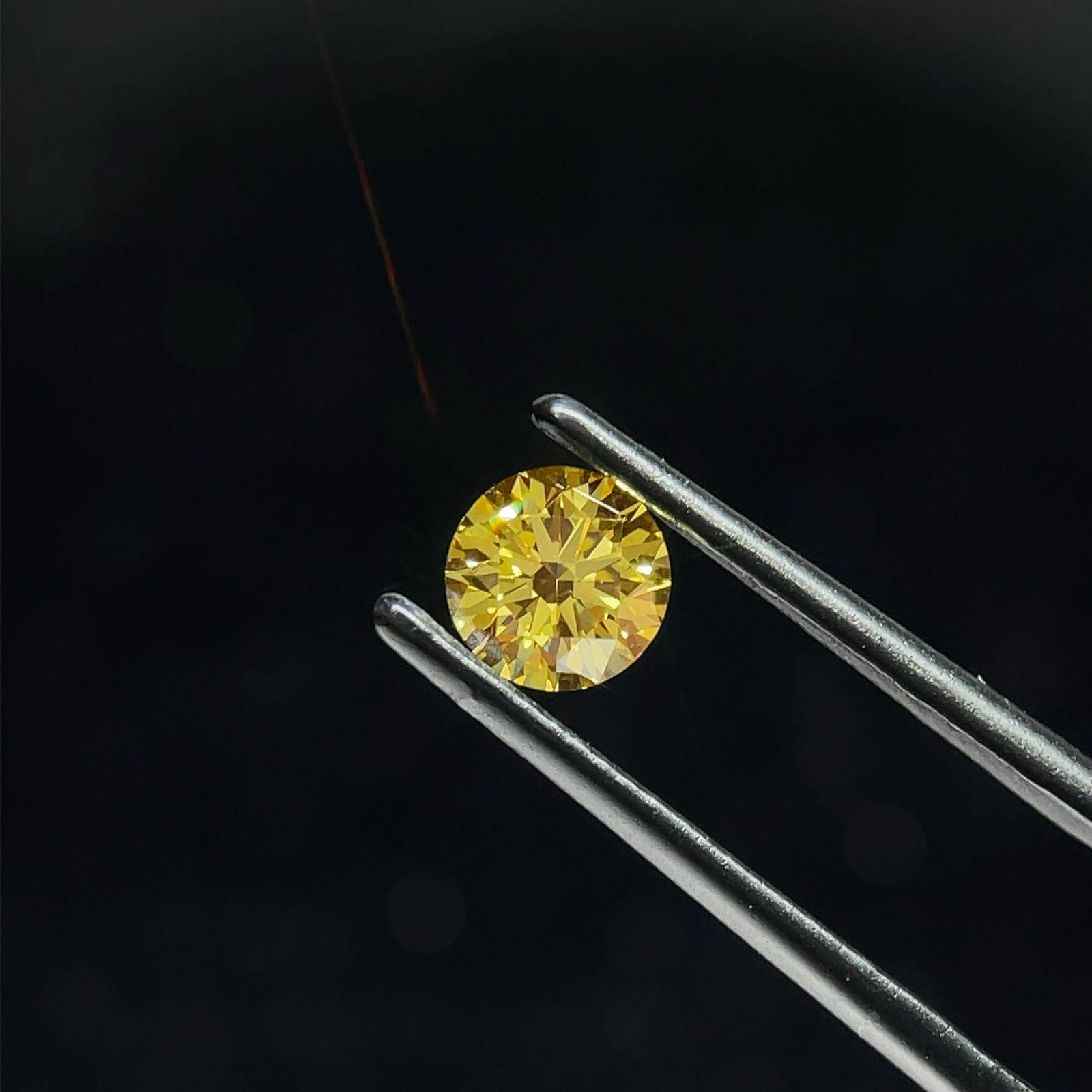 Loose Diamond - MARQUISE 0.64ct Fancy Gray Yellow VS1: Loose Diamond - MARQUISE 0.64ct Fancy Gray Yellow VS1 Source: This is a real non-mined Diamond that has been grown in a lab Shape: MARQUISE Carats: 0.64 Color: Fancy Gray Yellow Certification: IGI Vid