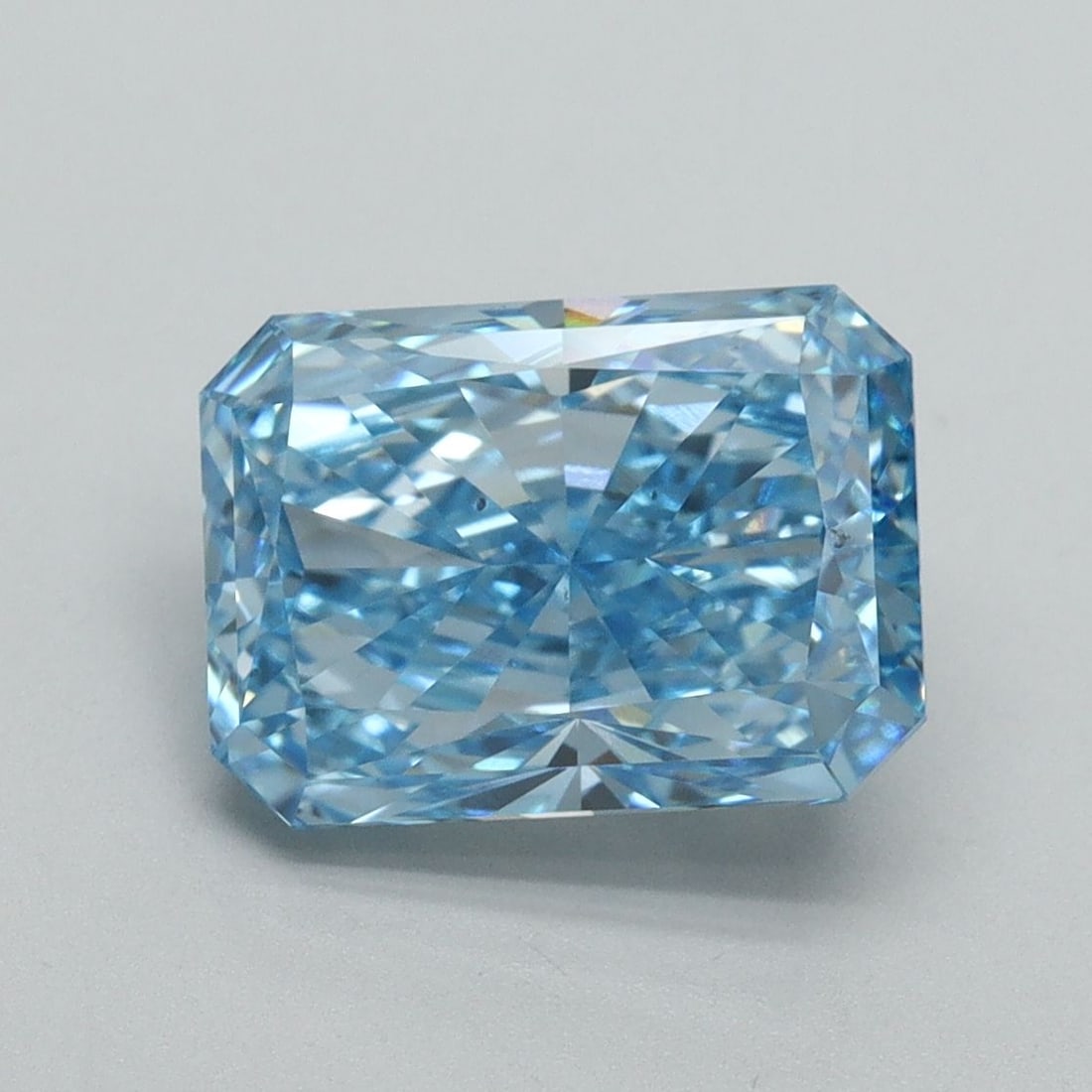 Loose Diamond - RADIANT 3.4ct Fancy Vivid Blue VS2: Loose Diamond - RADIANT 3.4ct Fancy Vivid Blue VS2 Source: This is a real non-mined Diamond that has been grown in a lab Shape: RADIANT Carats: 3.4 Color: Fancy Vivid Blue Certification: IGI Video: