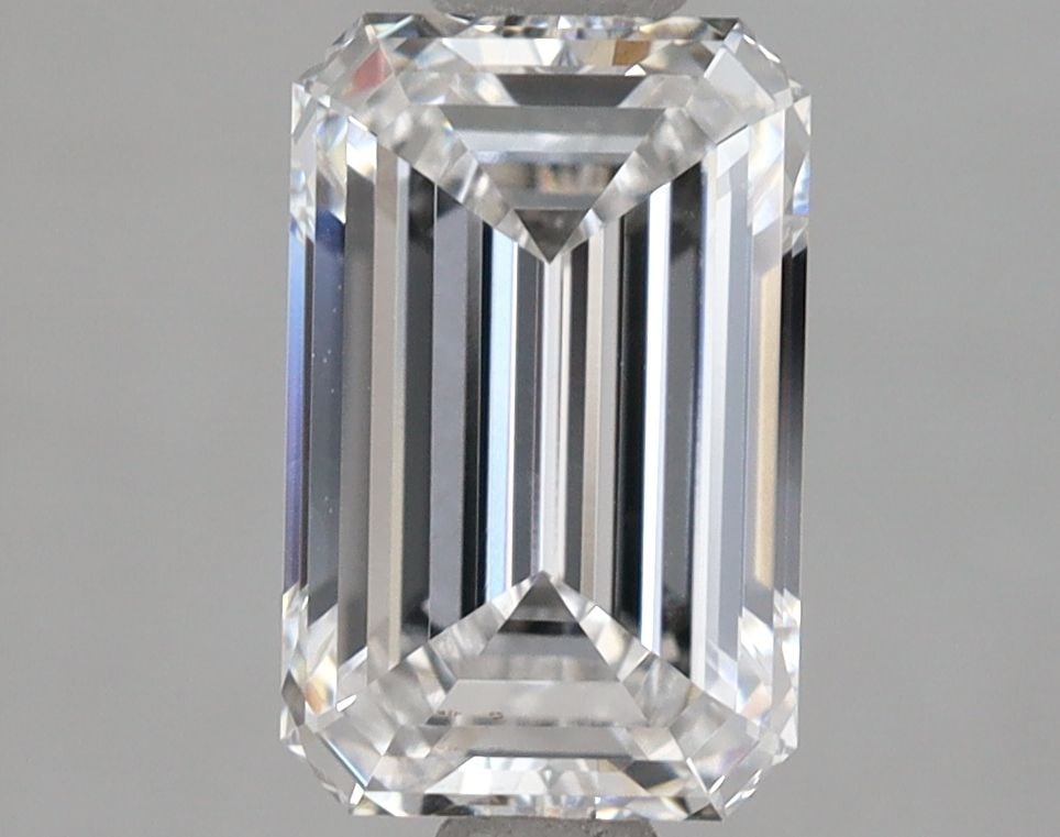 Loose Diamond - EMERALD 1.61ct D VVS1: Loose Diamond - EMERALD 1.61ct D VVS1 Source: This is a real non-mined Diamond that has been grown in a lab Shape: EMERALD Carats: 1.61 Color: D Clarity: VVS1 Certification: IGI Video: