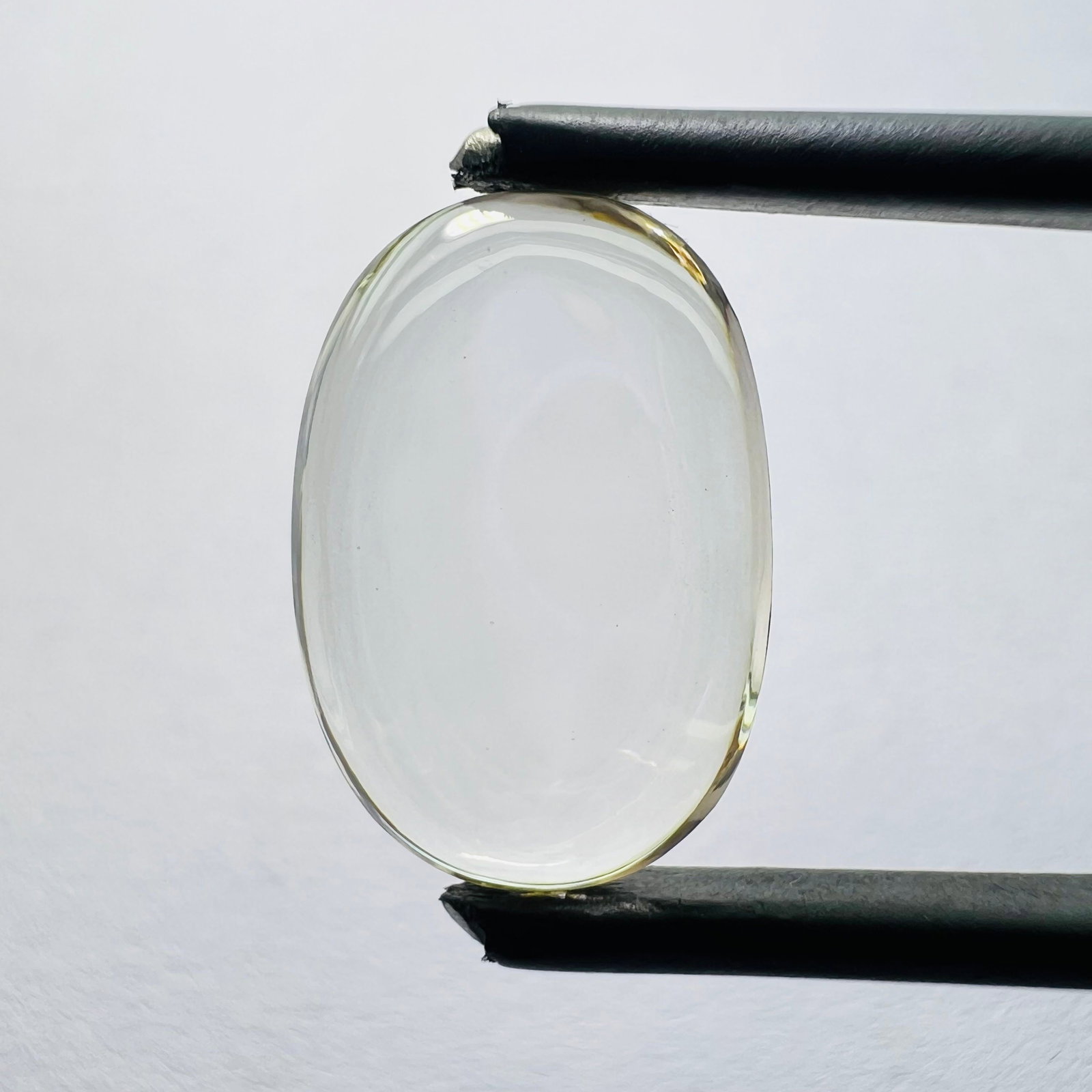 Loose Diamond - OVAL 3.68ct Brown VS1: Loose Diamond - OVAL 3.68ct Brown VS1 Source: This is a real non-mined Diamond that has been grown in a lab Shape: OVAL Carats: 3.68 Color: Brown Certification: NONE PLEASE NOTE: Framed, Large, or hea