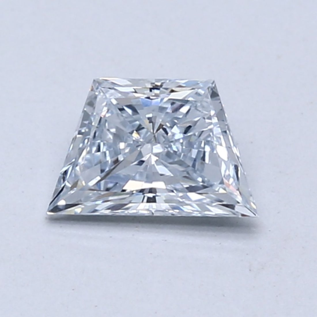 Loose Diamond - TRAPEZOID 0.64ct Light Blue VS1: Loose Diamond - TRAPEZOID 0.64ct Light Blue VS1 Source: This is a real non-mined Diamond that has been grown in a lab Shape: TRAPEZOID Carats: 0.64 Color: Light Blue Certification: NONE Video: