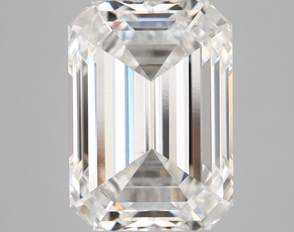 Loose Diamond - EMERALD 3.74ct F VS1: Loose Diamond - EMERALD 3.74ct F VS1 Source: This is a real non-mined Diamond that has been grown in a lab Shape: EMERALD Carats: 3.74 Color: F Clarity: VS1 Certification: IGI Video: