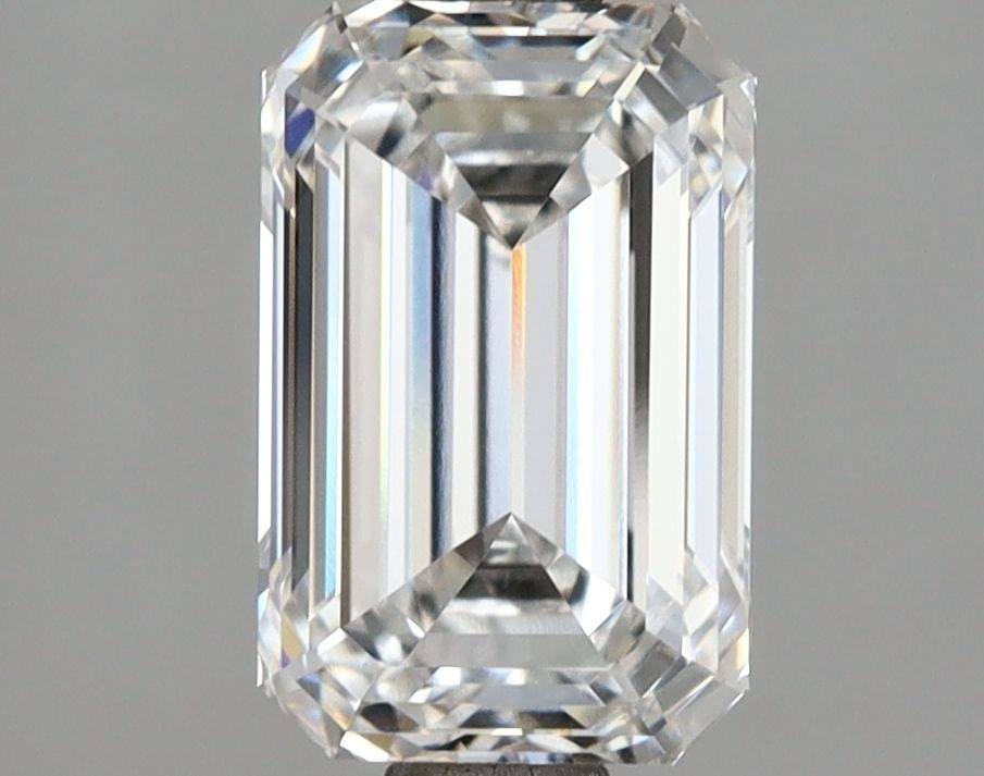 Loose Diamond - EMERALD 2.52ct D IF: Loose Diamond - EMERALD 2.52ct D IF Source: This is a real non-mined Diamond that has been grown in a lab Shape: EMERALD Carats: 2.52 Color: D Clarity: IF Certification: IGI Video: