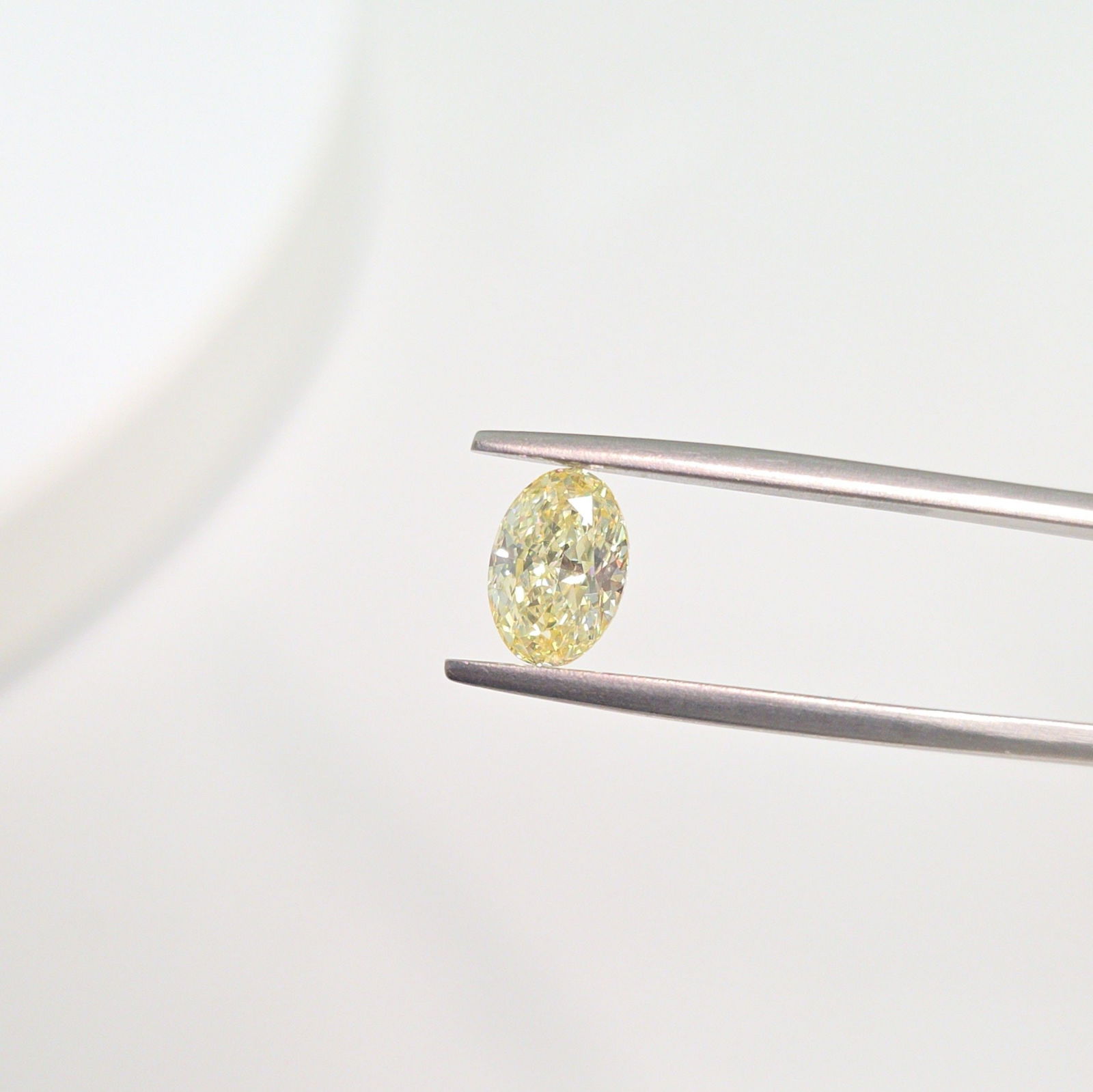 Loose Diamond - OVAL 1.15ct Fancy Intense Yellow VS1: Loose Diamond - OVAL 1.15ct Fancy Intense Yellow VS1 Source: This is a real non-mined Diamond that has been grown in a lab Shape: OVAL Carats: 1.15 Color: Fancy Intense Yellow Certification: IGI Video