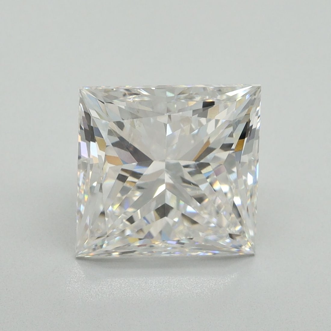 Loose Diamond - PRINCESS 4.02ct F VS2: Loose Diamond - PRINCESS 4.02ct F VS2 Source: This is a real non-mined Diamond that has been grown in a lab Shape: PRINCESS Carats: 4.02 Color: F Clarity: VS2 Certification: NONE Video: