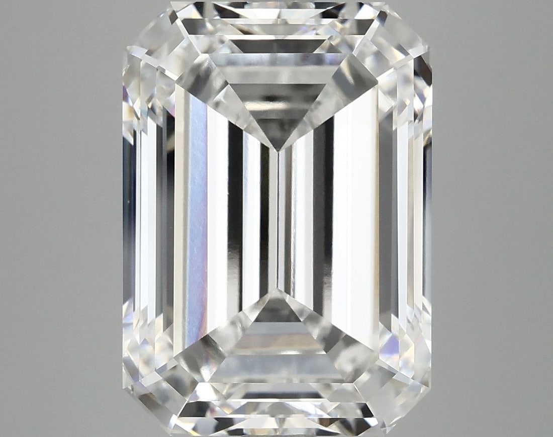 Loose Diamond - EMERALD 10.31ct E VVS2: Loose Diamond - EMERALD 10.31ct E VVS2 Source: This is a real non-mined Diamond that has been grown in a lab Shape: EMERALD Carats: 10.31 Color: E Clarity: VVS2 Certification: IGI Video: