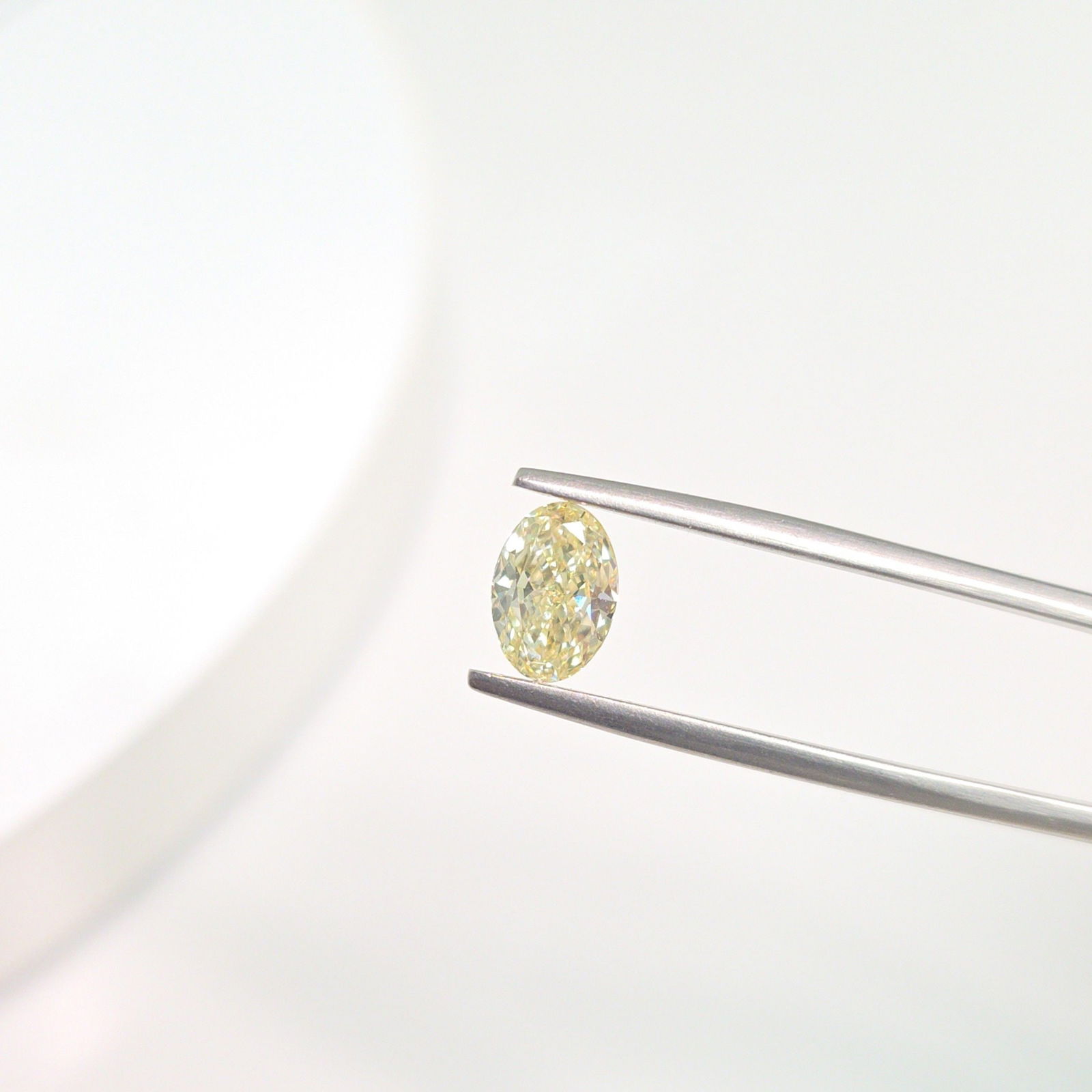Loose Diamond - OVAL 1.07ct Fancy Light Yellow VS1: Loose Diamond - OVAL 1.07ct Fancy Light Yellow VS1 Source: This is a real non-mined Diamond that has been grown in a lab Shape: OVAL Carats: 1.07 Color: Fancy Light Yellow Certification: IGI Video: