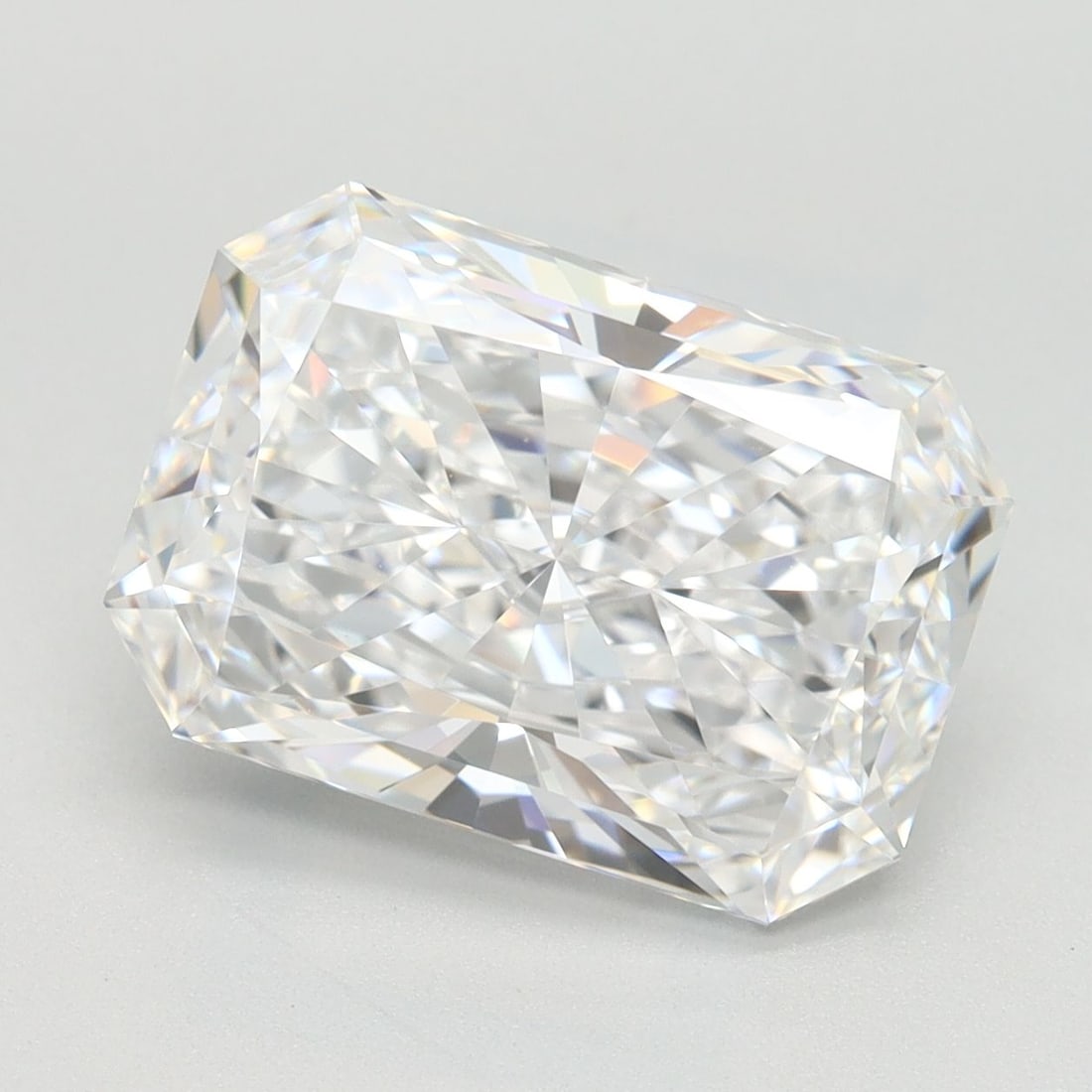 Loose Diamond - RADIANT 4.05ct D VVS1: Loose Diamond - RADIANT 4.05ct D VVS1 Source: This is a real non-mined Diamond that has been grown in a lab Shape: RADIANT Carats: 4.05 Color: D Clarity: VVS1 Certification: GIA Video: